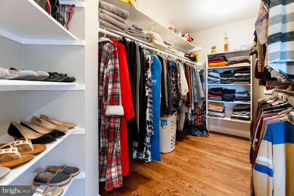 Interior, Walk-in Closets, Wood Texture Flooring