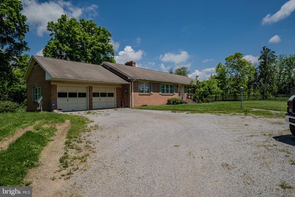 Attached, Exterior, Facade, Brick Facade, Ranch