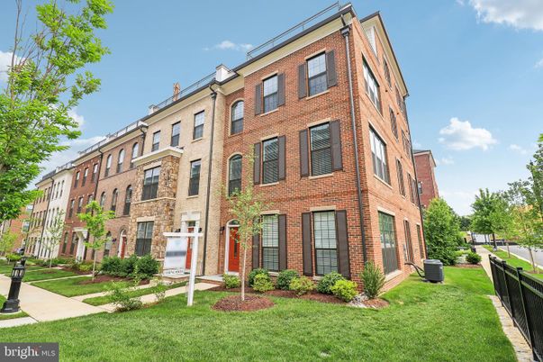 Backyard, Exterior, Facade, Brick Facade, Rowhouse