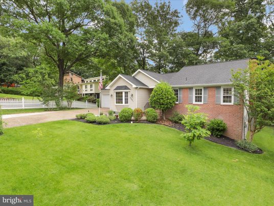 Backyard, Exterior, Facade, Brick Facade, Ranch