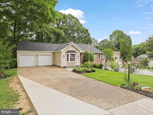 Attached, Exterior, Facade, Brick Facade, Ranch
