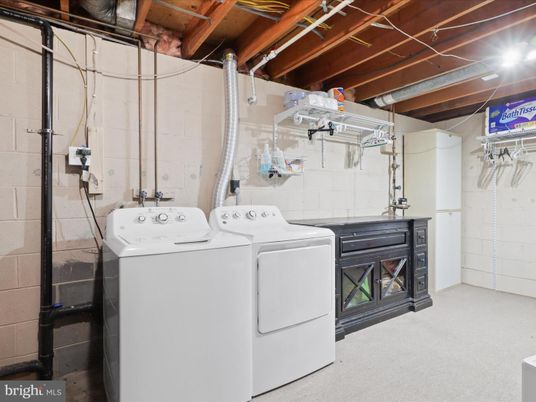 Interior, Washer, Wooden Beams