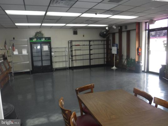 Dining room, Garage, Interior