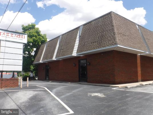 Exterior, Facade, Brick Facade, Highrise