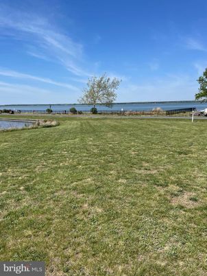 Exterior, Lake