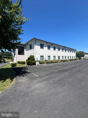 Exterior, Facade, Ranch