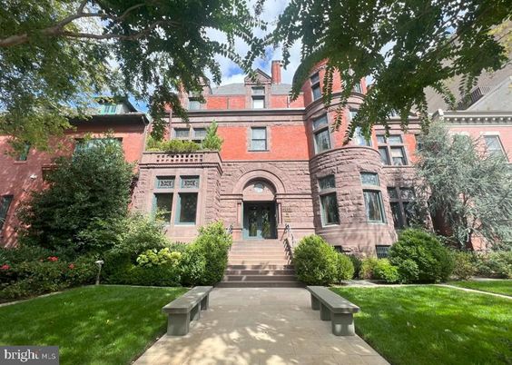 Exterior, Facade, Brick Facade, Rowhouse