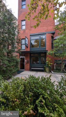 Exterior, Facade, Brick Facade, Rowhouse