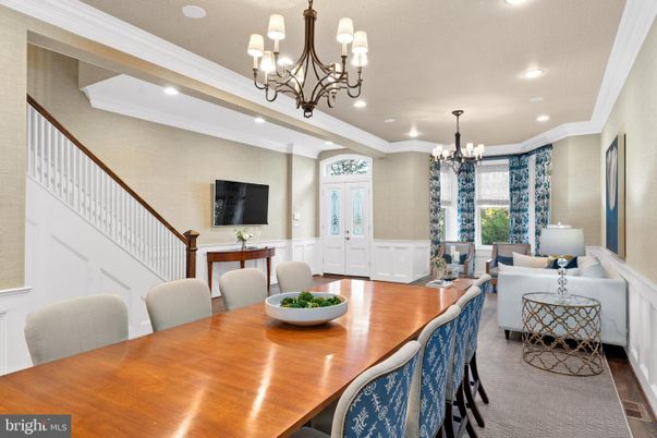 Chandelier, Dining room, Interior, Living room, Recessed Lighting, Wood Texture Flooring