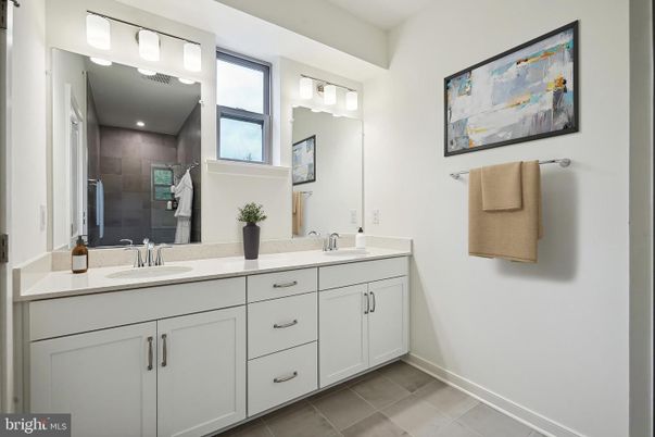 Bathroom, Dual Sink Vanities, Interior, Recessed Lighting