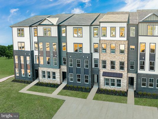 Exterior, Facade, Brick Facade, Rowhouse