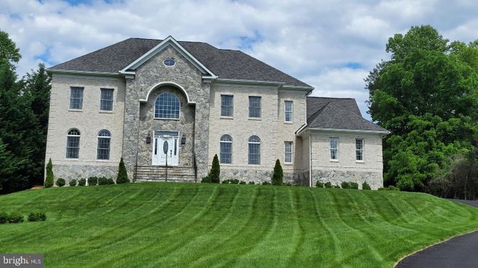 Exterior, Facade, French Provincial