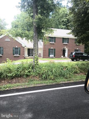 Exterior, Facade, Brick Facade, Georgian