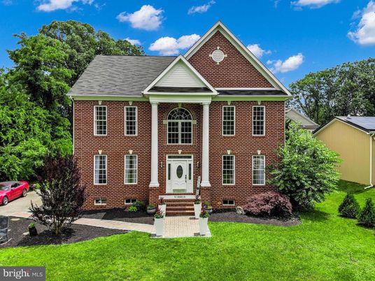 Exterior, Facade, Brick Facade, Georgian
