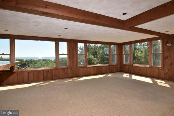 Empty room, Interior, Recessed Lighting, Wooden Beams