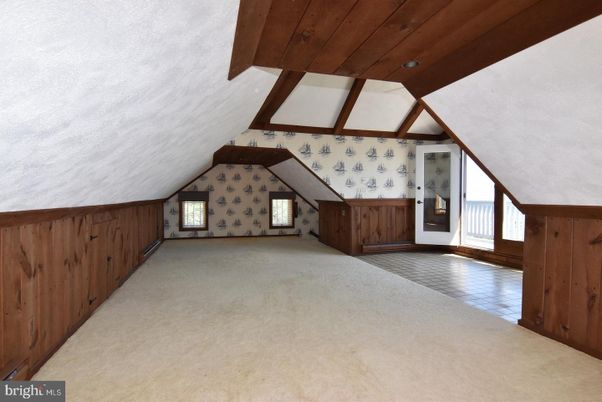Empty room, Interior, Wooden Beams, Wooden Ceilings