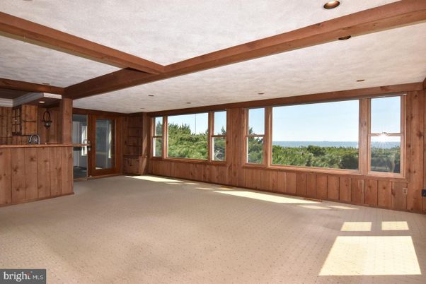 Empty room, Interior, Recessed Lighting, Water, Wooden Beams, Wooden Walls