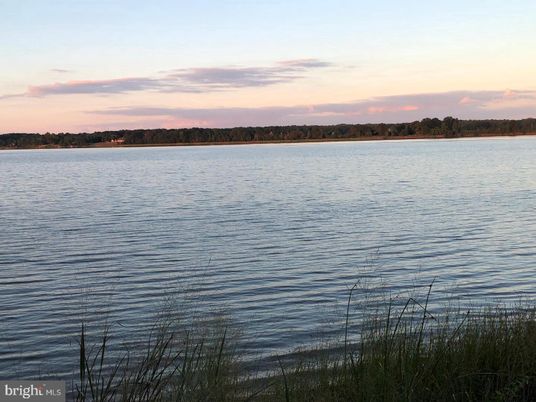 Exterior, Lake