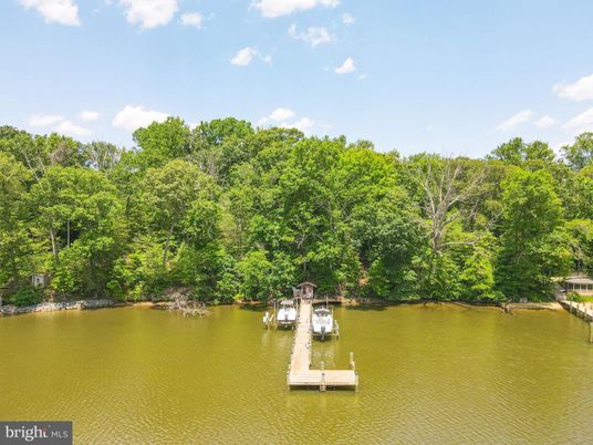 Exterior, Lake