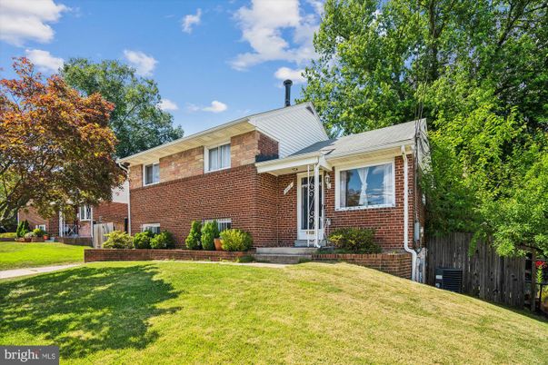 Exterior, Facade, Brick Facade, Split Level