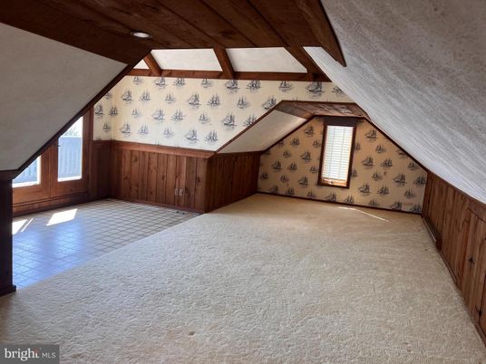Empty room, Interior, Wooden Beams