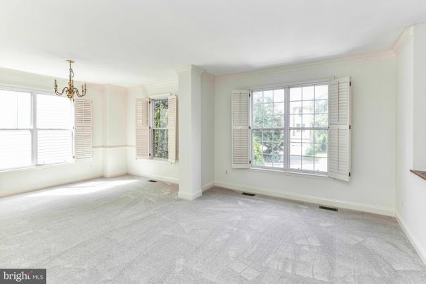 Chandelier, Empty room, Interior