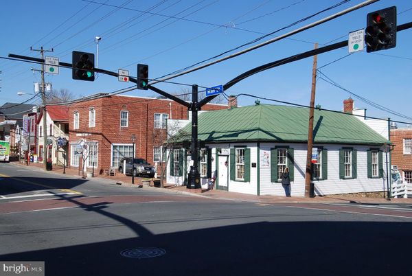 Exterior, Facade, Brick Facade, Cape Cod