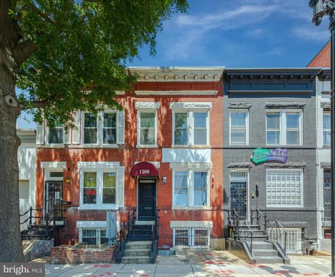 Exterior, Facade, Brick Facade, Rowhouse