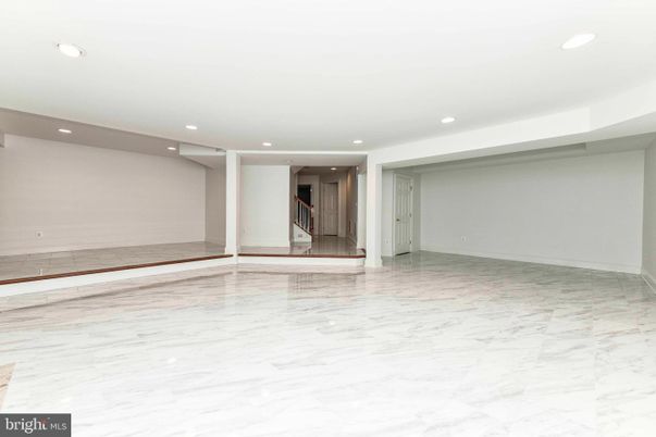 Empty room, Interior, Marble, Recessed Lighting