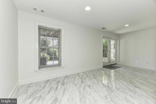 Empty room, Interior, Marble, Recessed Lighting