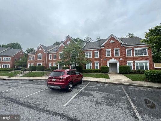 Exterior, Facade, Brick Facade, Georgian