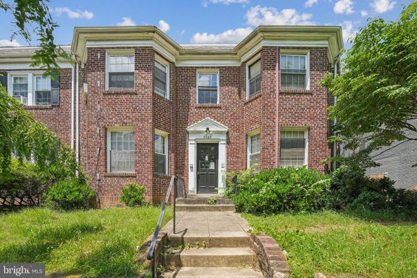 Exterior, Facade, Brick Facade, Rowhouse