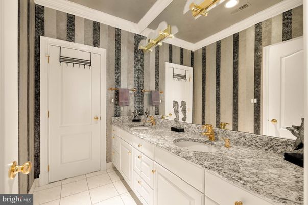 Bathroom, Dual Sink Vanities, Interior, Recessed Lighting