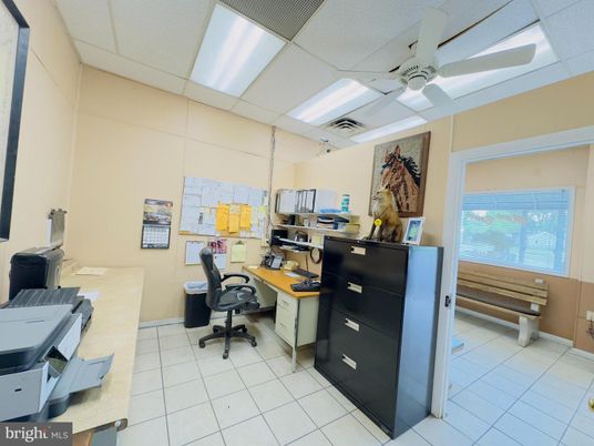Home Office, Interior