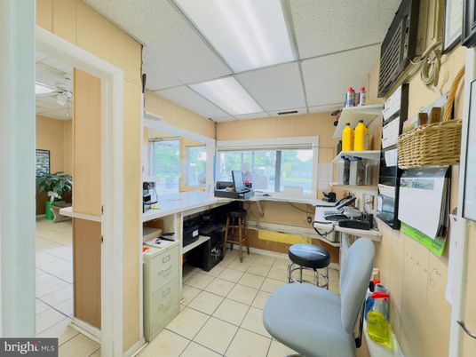Home Office, Interior