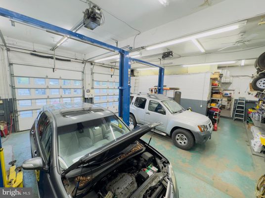 Garage, Interior