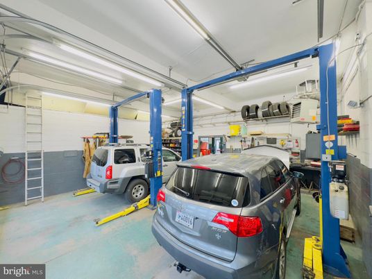 Garage, Interior