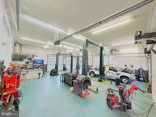 Garage, Interior