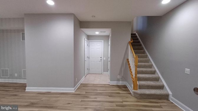 Interior, Recessed Lighting, Wood Texture Flooring