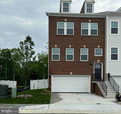 Attached, Exterior, Facade, Brick Facade, Rowhouse