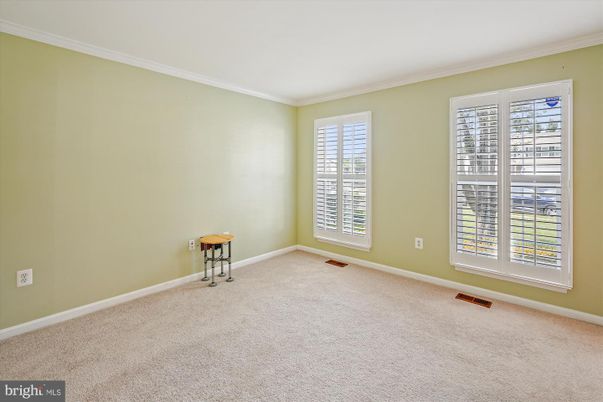 Empty room, Interior