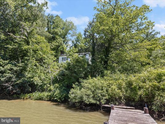 Exterior, Lake