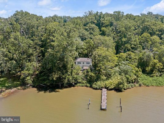 Exterior, Lake