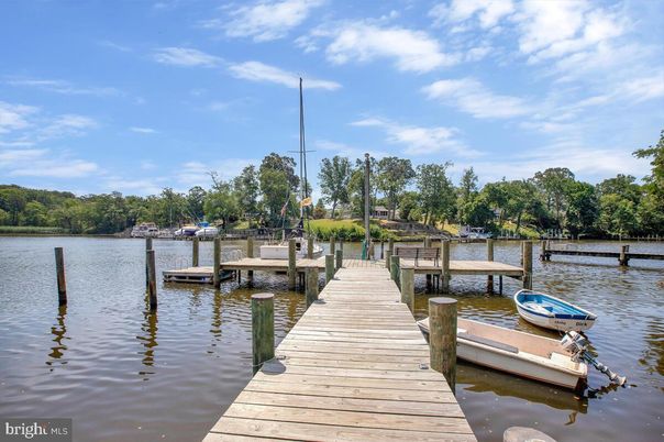 Exterior, Lake