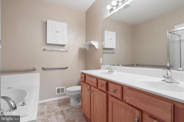 Bathroom, Dual Sink Vanities, Interior