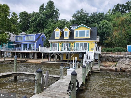 Exterior, Lake