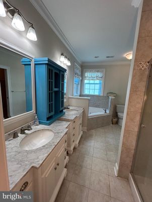 Bathroom, Dual Sink Vanities, Interior