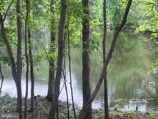 Exterior, Lake
