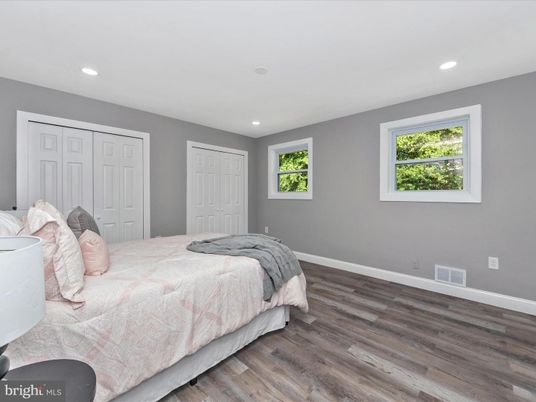 Bedroom, Interior, Recessed Lighting, Wood Texture Flooring