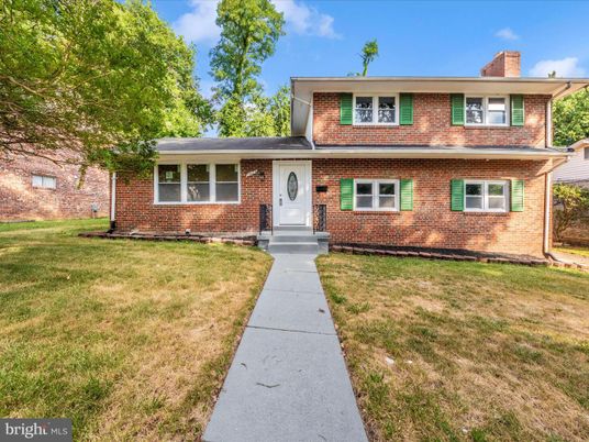 Exterior, Facade, Brick Facade, Split Level